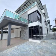 Renovated 2.5 Storey Semi D House Taman Limbongan Indah Melaka 35 x 80