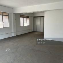 First floor shop for rent!
