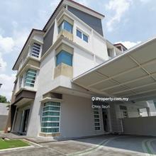 Nice & modern Semi-D, partially furnished, great & convenient location