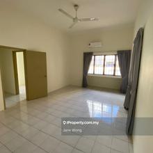 Well kept unit with high ceiling