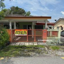 End Lot, Refurbished, Close distance to Eateries