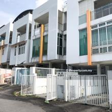 3 sty Townhouse, Upper Floor, Private Roof Top Garden