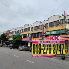 Facing Main Road Ground Floor Damai Utama , Bandar Kinrara for Rent 