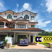 Thompson Pine three storey corner toenhouse for sale