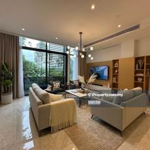 Taman Desa Renovated Link Bungalow With Lift & Rooftop Jacuzzi
