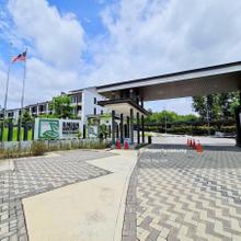 Fully renovated overlooking swimming pool