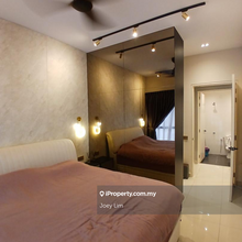 High floor unit with fascinating view
