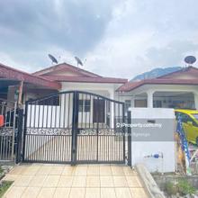 2.5 Storey Unique Design house, Below market value