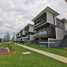 Bungalow facing lake 