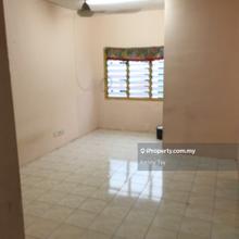 Endlot low floor, gated and guarded, near shop and mrt