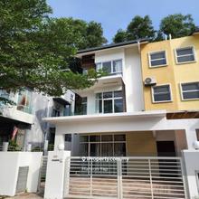 Balakong Semi D, 3 storey, partly furnish