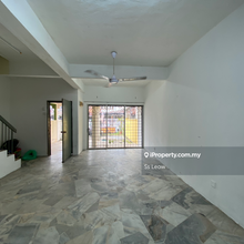 2 sty terrace house at Tmn Desa Serdang for rent 