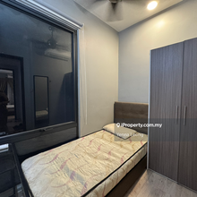 Female unit single room (sharing bathroom) available now