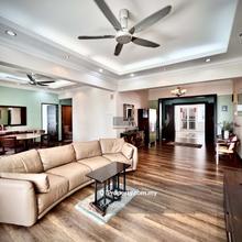 Beautifully renovated and tastefully furnished corner sea-view unit.