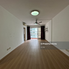 Well kept 2 bedder unit. Low density. Mid floor. Mont kiara