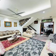Freehold Renovated & Extended Unit
