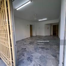 Bare unit Three rooms for rent