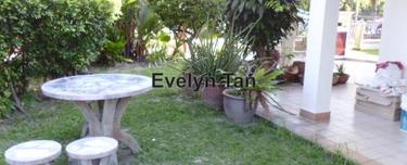 Freehold 2 storey corner house fully extended to the back near Lrt  1