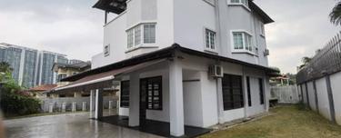 3 Storey Bungalow with 5000 Build up ! renovated! freehold!  1
