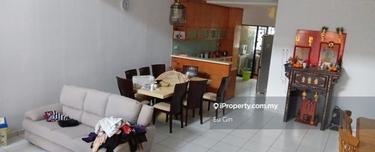 Lakefield Meadow sg besi very nice 3 storey Terrace for sale 1