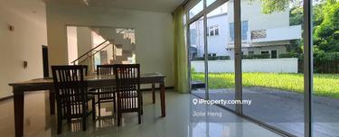 3 storeys bungalow, wide view and spacious empty land  1