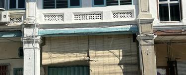 Shophouse in the heart of town 1
