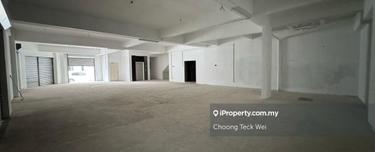 Limited ground floor and corner unit, facing main road, near to ucsi  1