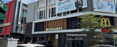 Corner lot with lift, whole block for rental, move in anytime 1