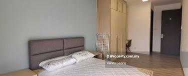 Master room (private bathroom) available end of Oct 1