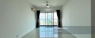 Unfurnished unit,seaview ,2 car parks 1