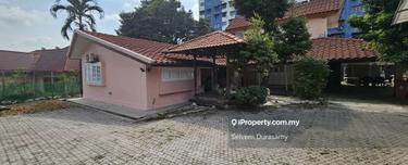 1.5 storey bungalow on a quiet street in SS 1 on freehold 8k sf land 1