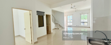 2.5 Storey, 5 Rooms n 4 Bathrooms, Perfect for Big Family, Own Privacy 1
