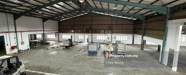 1.5-Storey Detached Factory for Sale with Rear High-Traffic Exposure 1