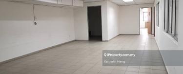 Corner unit facing mainroad 1