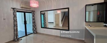 Beautiful Home With Court Yard Type Lily Practical Layout Well Kept! 1
