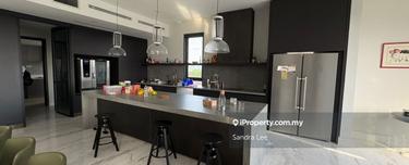 Luxury Renovated Unit with Private Lift in Prime Location 1