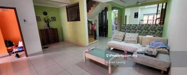 Move in Condition! Freehold! 22 x 75! 2 storey! Gated and Guarded! 1