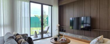 Freehold/ Fully Residential /Walking 35 steps to MRT Station/ Low Den 1
