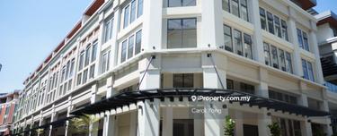 High-Demand Retail Space at Plaza Arkadia with Foot Traffic 1