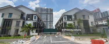 3 Storey Townhouse with 3 car park for sale 1