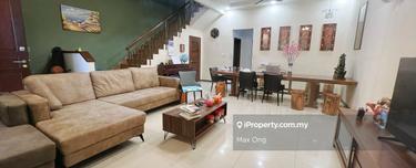 Excellent location , 2.5 Storey For Sale 1