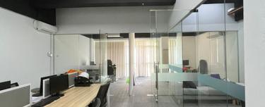 Office with lift and basement parking to let 1