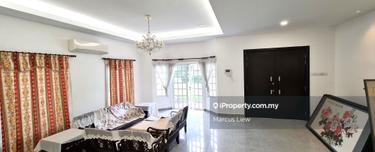 2.5 Sty Bungalow with Good Condition and Wooden Elements Design 1