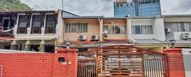 Spacious split-Level double storey home in Prime ttdi location 1