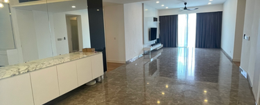 Sunlit Living Space With Resort-Style Greenery 1