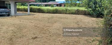 Atas Tanah ada Satu Unit Rumah Single Storey 3 Bilik 2 Bilik Air  1