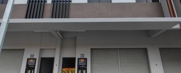 New shop for rent facing mainroad 1