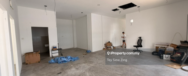 Shop-office for rent with lift 1