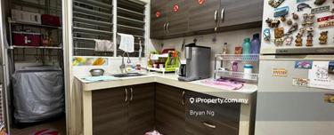 Beautiful Unit , Fully Renovation , Facing Lake 1