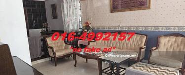 Corner unit, side and back garden. Great location. 1